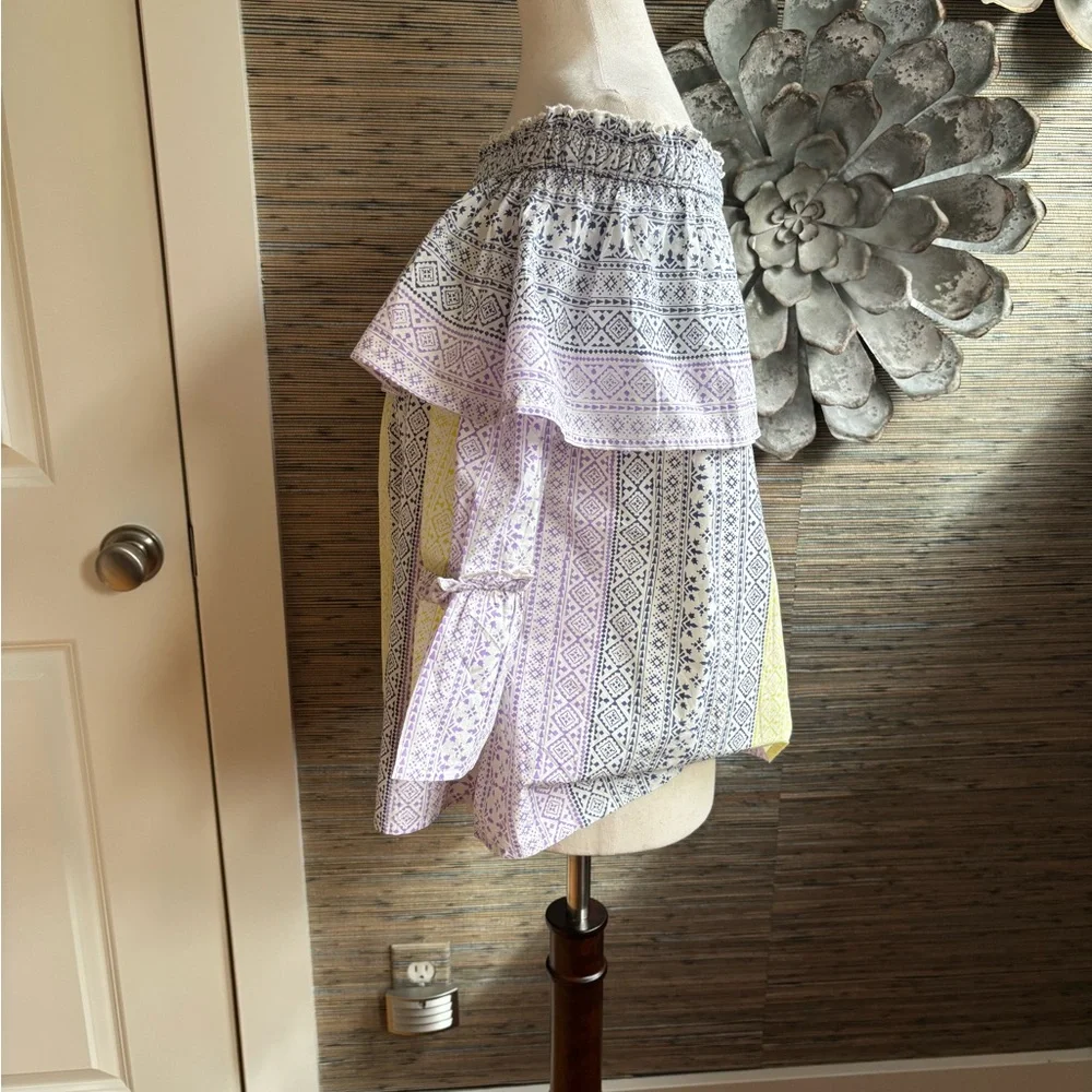 Off-Shoulder Patterned Blouse - Picture 2 of 6